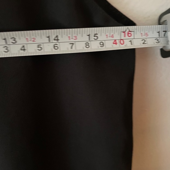 Black strap tank top - Picture 2 of 4